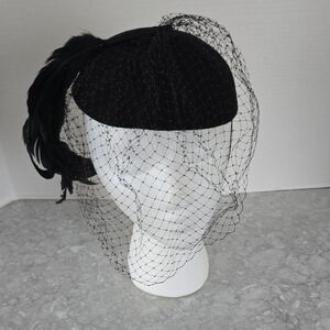Chic Black Veil Fascinator With Chin Sting Strap